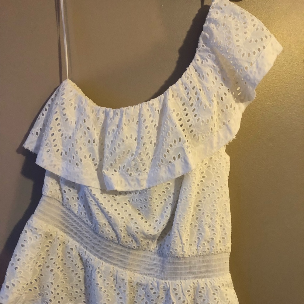 Express Off the Shoulder White Blouse. Women’s M